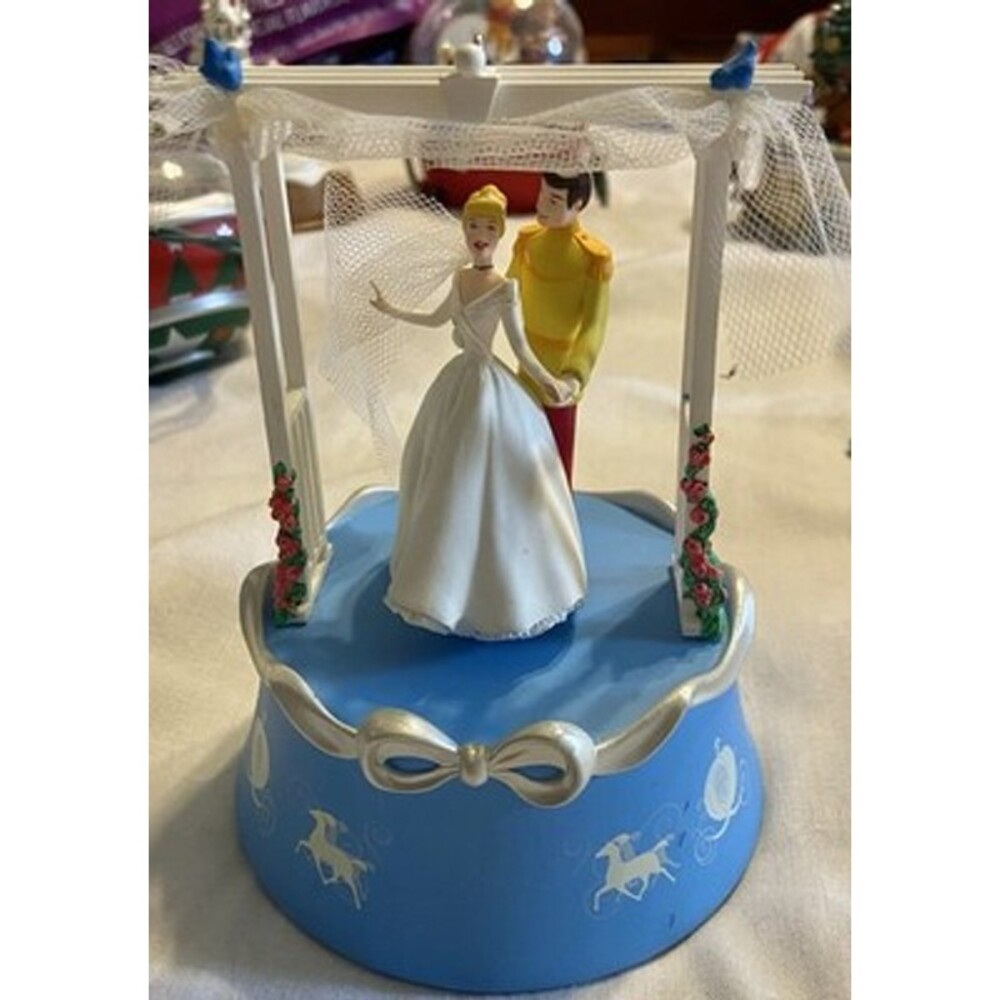 2005 Hallmark Disney Cinderella Wedding Dance Magic Christmas Ornament